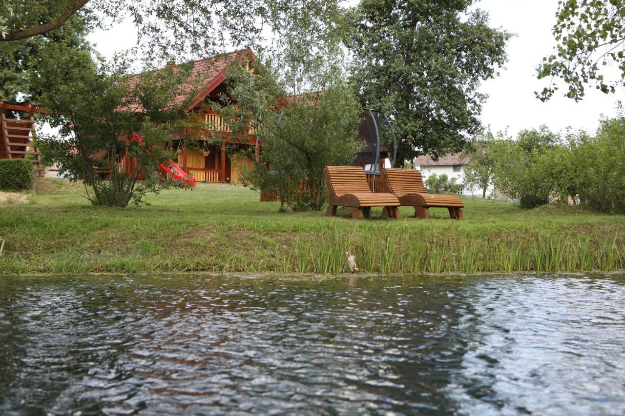 Riverside Apartments โอโทชาส ภายนอก รูปภาพ